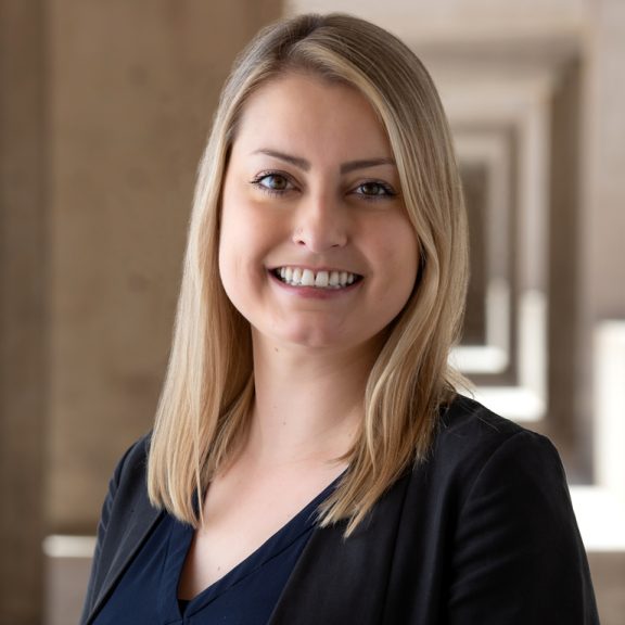 Sara-Campbell-2021-Headshot-551A2820sq